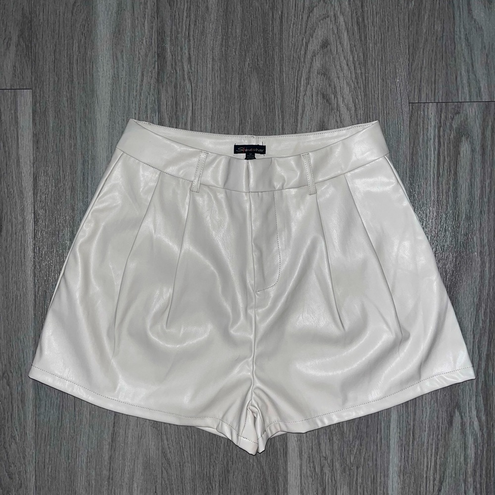 Shinestar High Waist Tan Faux Leather Pleated Shorts Size Medium NWT